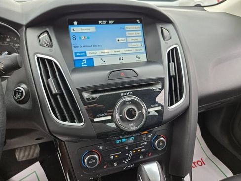 Used 2017 Ford Focus Titanium FWD image 26