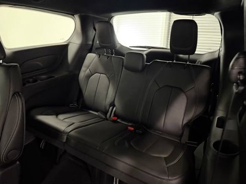 New 2026 Chrysler Pacifica Select FWD image 16
