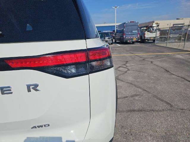 Used 2025 Nissan Pathfinder SV AWD/4WD image 33