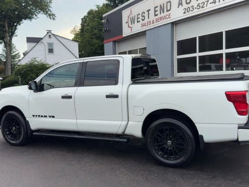 Used 2018 Nissan Titan SV w/ SV Convenience Package AWD/4WD image 7