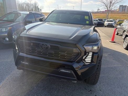 Used 2025 Toyota Tacoma TRD Off-Road image 18
