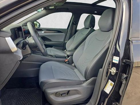 Used 2026 Volkswagen Tiguan SE R-Line image 16