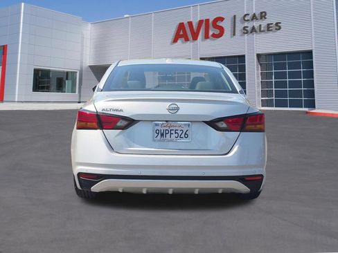 Used 2025 Nissan Altima 2.5 SV FWD image 7