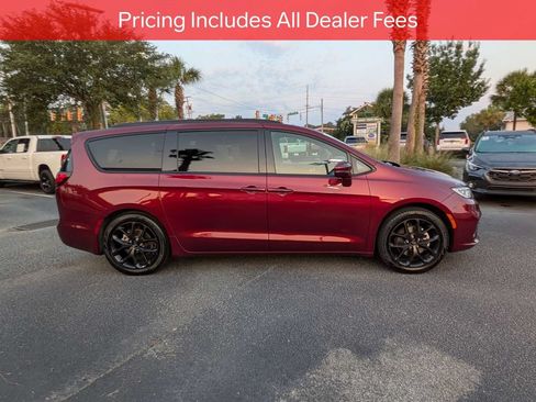Used 2022 Chrysler Pacifica Touring-L w/ S Appearance Package FWD image 3