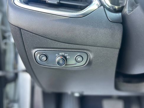 Used 2021 Chevrolet Equinox LT FWD image 11