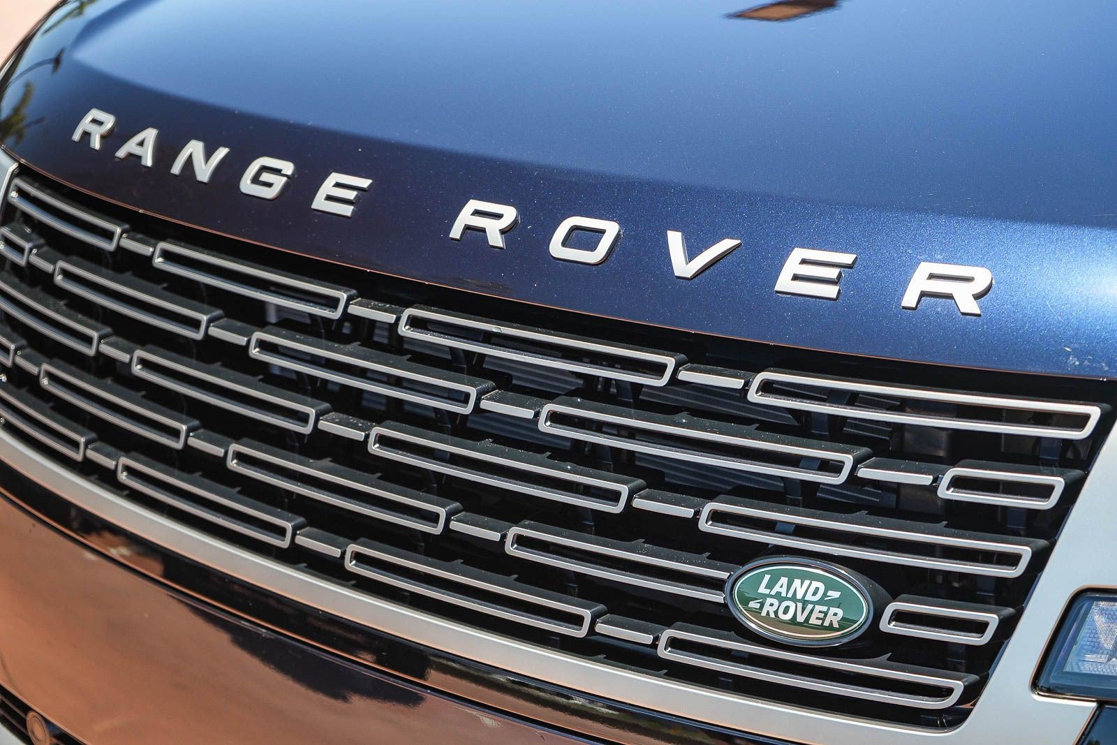New 2026 Land Rover Range Rover Long Wheelbase SE AWD/4WD image 9