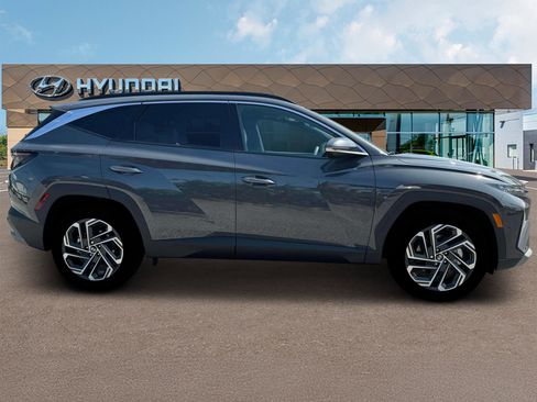 New 2025 Hyundai Tucson Limited image 9