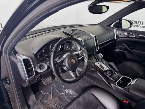 Used 2017 Porsche Cayenne Platinum Edition image 9