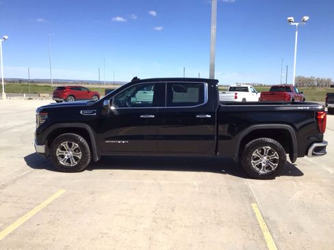Used 2025 GMC Sierra 1500 SLT AWD/4WD image 2