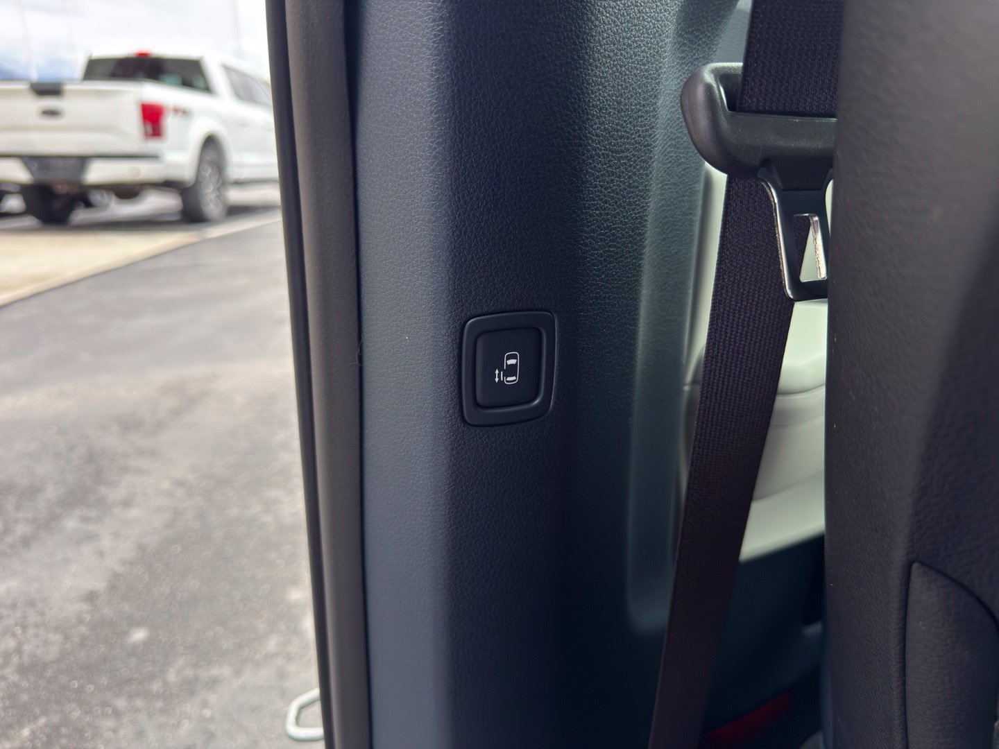 Used 2026 Kia Carnival SX FWD image 34