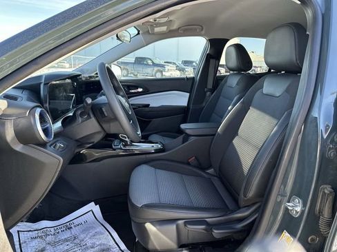 Used 2025 Chevrolet Trax LT image 19