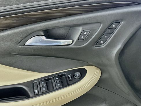 Used 2019 Buick Envision Essence w/ LPO, Active Package AWD/4WD image 19