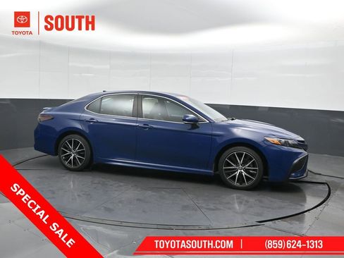 Used 2023 Toyota Camry SE w/ Cold Weather Package image 1