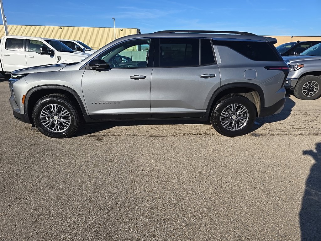 Used 2026 Chevrolet Traverse LT AWD/4WD image 3