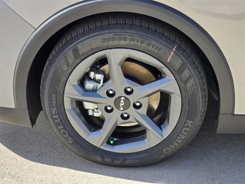 New 2026 Kia K4 LXS image 8