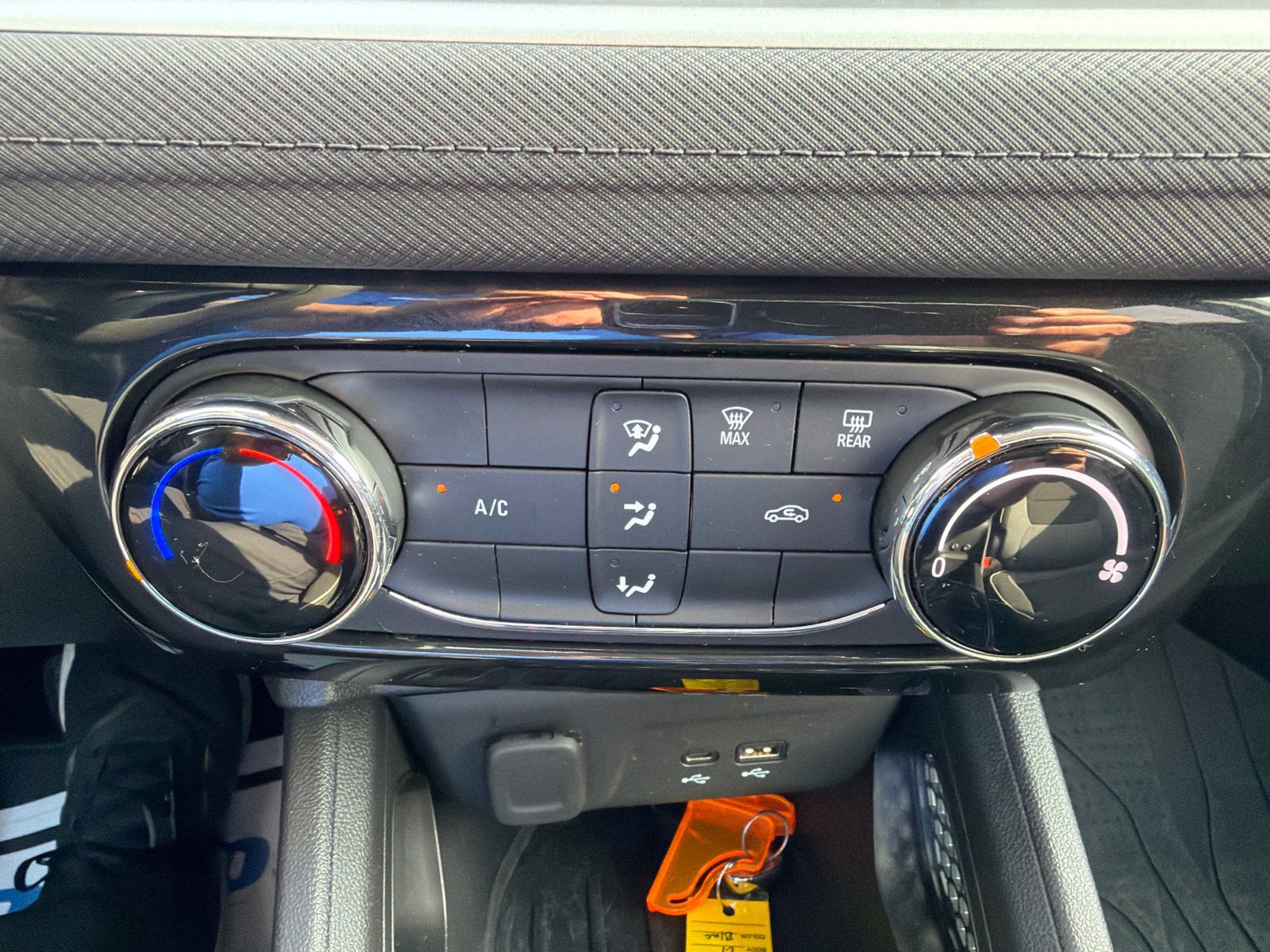 Used 2024 Chevrolet TrailBlazer LT w/ Driver Confidence Package FWD image 23