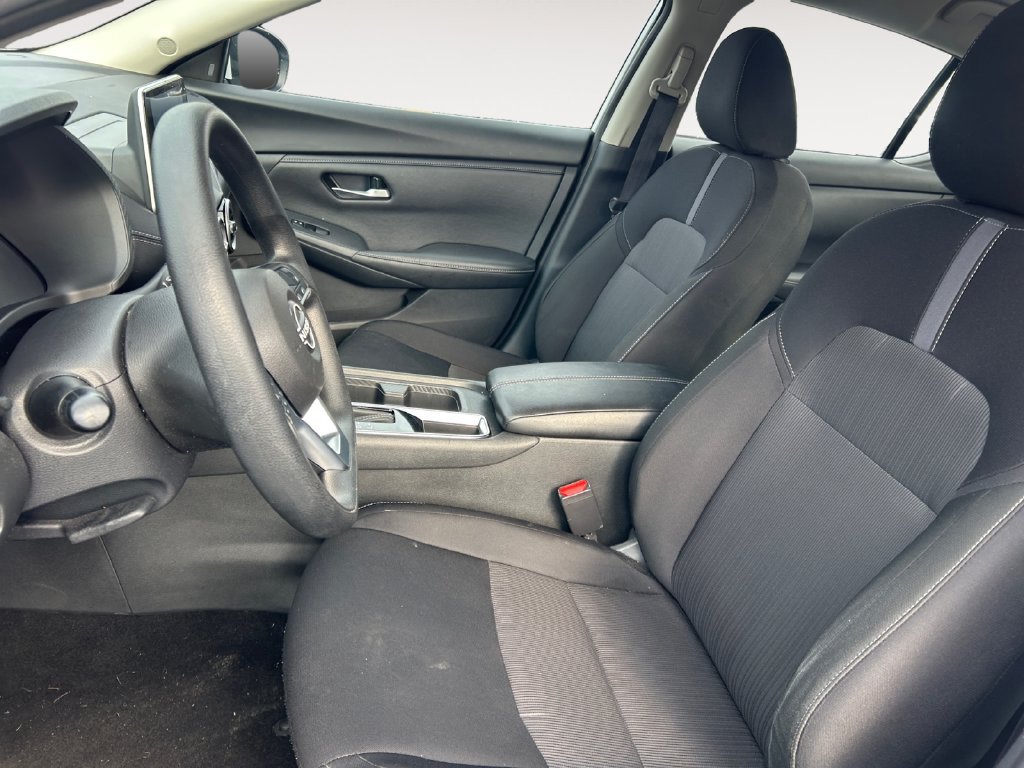 Used 2025 Nissan Sentra SV FWD image 9