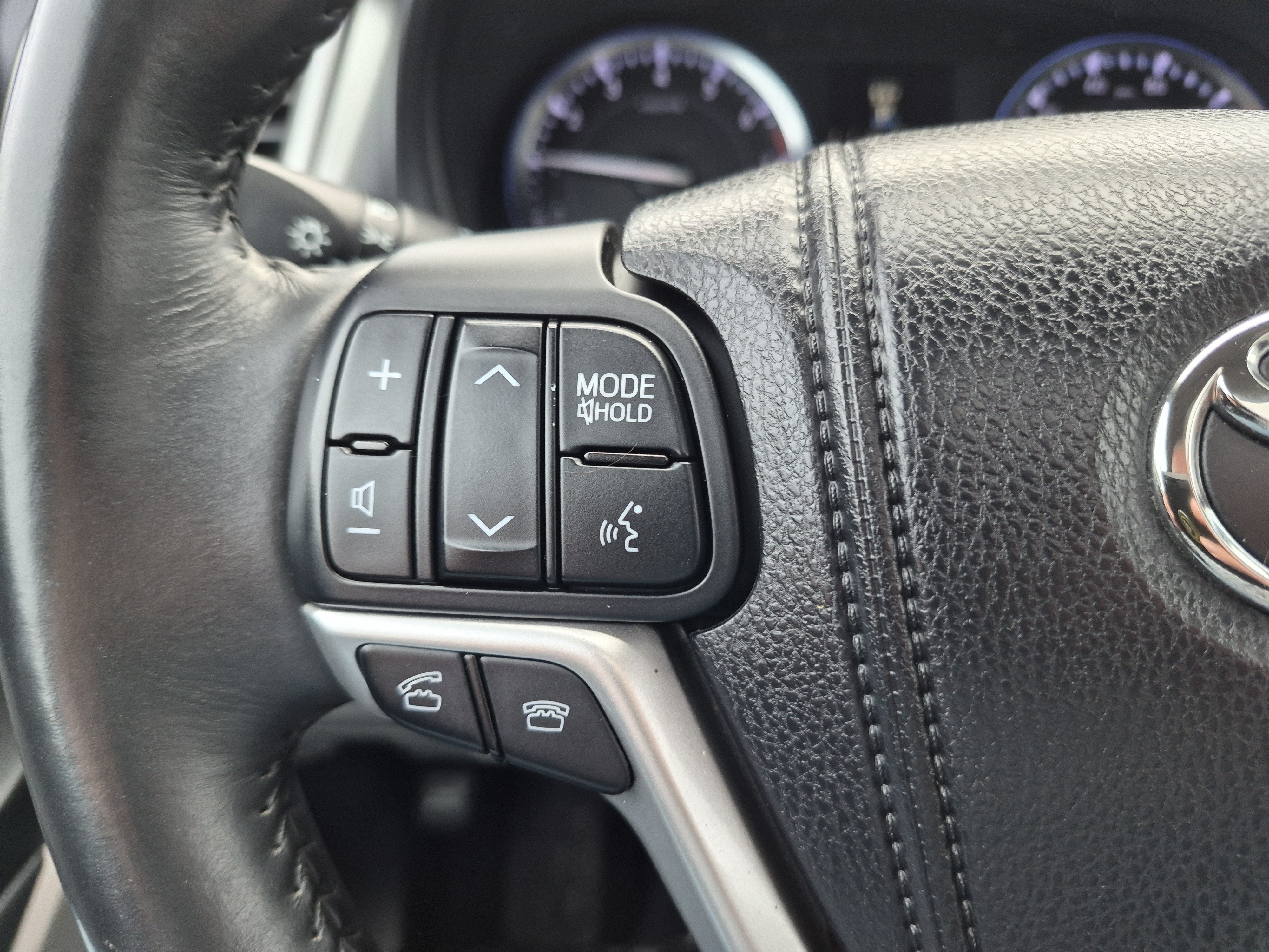 Used 2014 Toyota Highlander Limited w/ Preferred Accessory Package AWD/4WD image 19