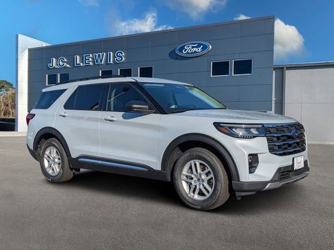 New 2025 Ford Explorer Active w/ Active Comfort Package image 1