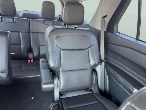 Used 2024 Ford Explorer XLT w/ Equipment Group 202A AWD/4WD image 18