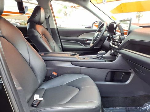 Certified 2025 Toyota Grand Highlander AWD image 23