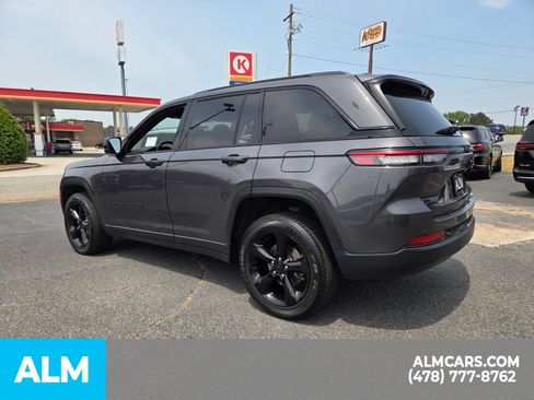 Used 2024 Jeep Grand Cherokee Altitude AWD/4WD image 12