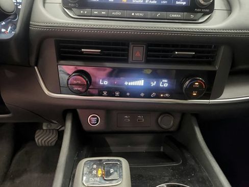 Used 2023 Nissan Rogue SV FWD image 39