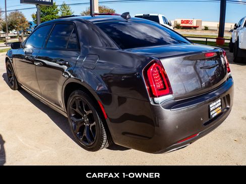 Used 2023 Chrysler 300 Touring L image 6