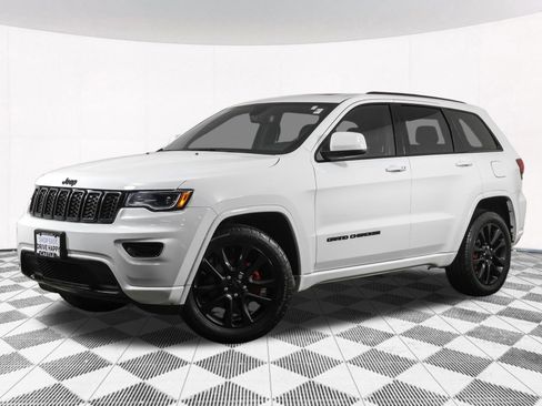 Used 2020 Jeep Grand Cherokee Altitude image 2