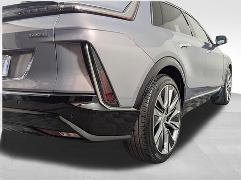 Used 2025 Cadillac Lyriq Luxury w/ LPO, Floor Liner Package AWD/4WD image 60