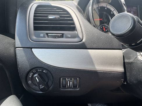 Used 2016 Dodge Grand Caravan R/T FWD image 25