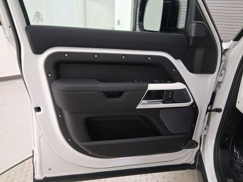 Used 2022 Land Rover Defender 110 X-Dynamic SE image 23