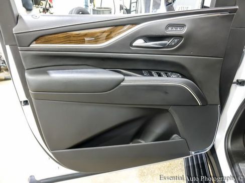 Used 2023 Cadillac Escalade ESV Sport Platinum w/ LPO, ONYX Package AWD/4WD image 23