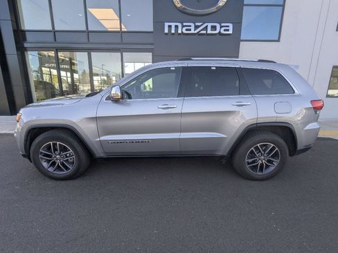 Used 2018 Jeep Grand Cherokee Limited w/ Trailer Tow Group IV image 3