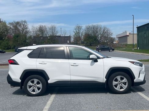 Used 2019 Toyota RAV4 XLE w/ Convenience Package AWD/4WD image 9
