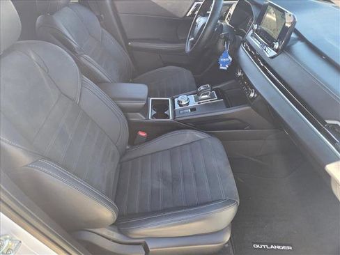 Used 2024 Mitsubishi Outlander SE image 20