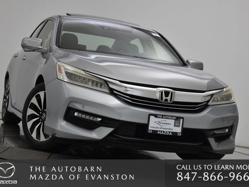 Used 2017 Honda Accord Touring image 3
