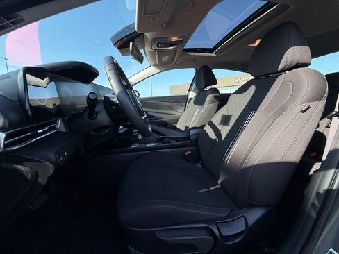 Used 2025 Hyundai Elantra SEL FWD image 21