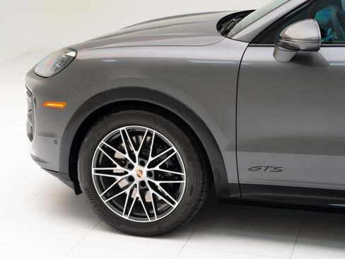 Used 2025 Porsche Cayenne GTS image 11