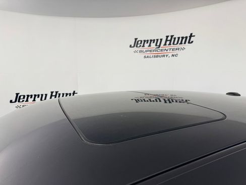 Used 2022 Dodge Challenger R/T image 6