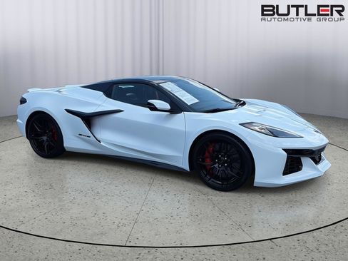 Used 2024 Chevrolet Corvette Z06 RWD image 7