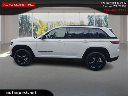Used 2023 Jeep Grand Cherokee Limited w/ Luxury Tech Group II image 8