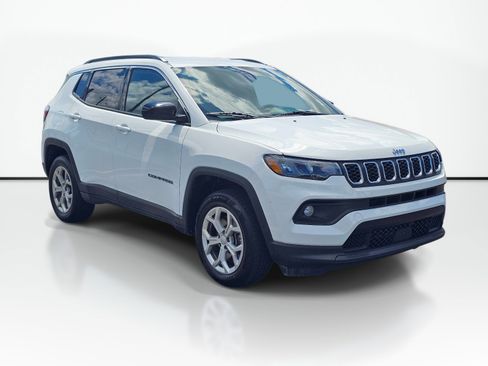 Used 2024 Jeep Compass Latitude AWD/4WD image 5