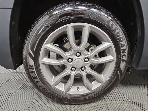 Used 2024 GMC Terrain SLT AWD/4WD image 48