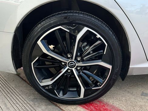 Used 2025 Nissan Altima 2.5 SR image 9