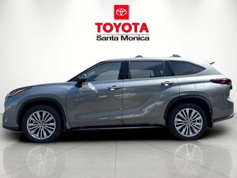 New 2026 Toyota Highlander Platinum AWD/4WD image 8