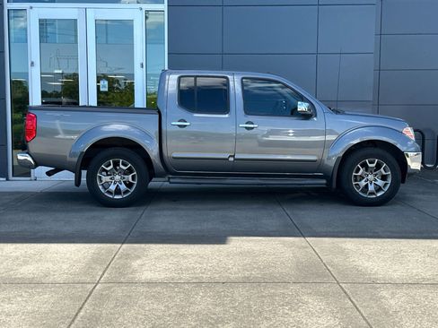 Used 2019 Nissan Frontier SL AWD/4WD image 2
