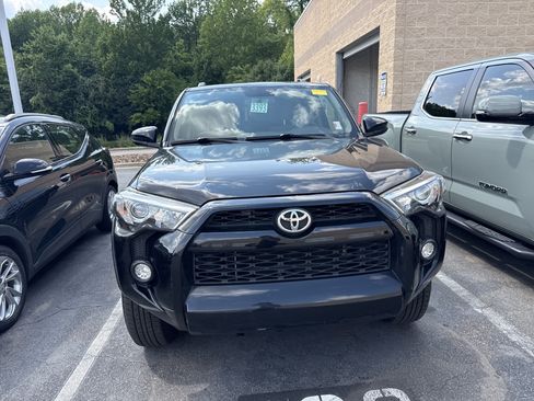 Used 2019 Toyota 4Runner SR5 AWD/4WD image 2