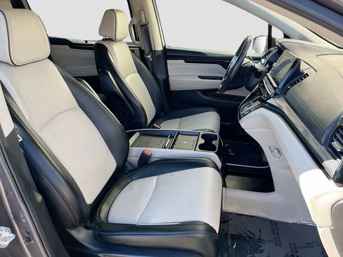 Used 2025 Honda Odyssey Elite image 32