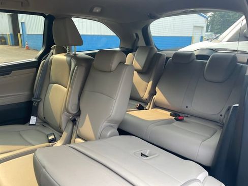 Certified 2024 Honda Odyssey EX-L image 17